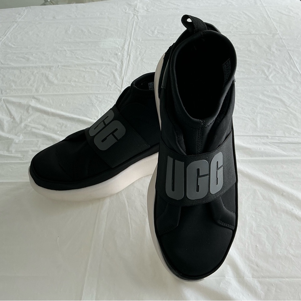 UGG Neutra Sneakers Women’s Size 7 Black White Casual Comfort Shoes